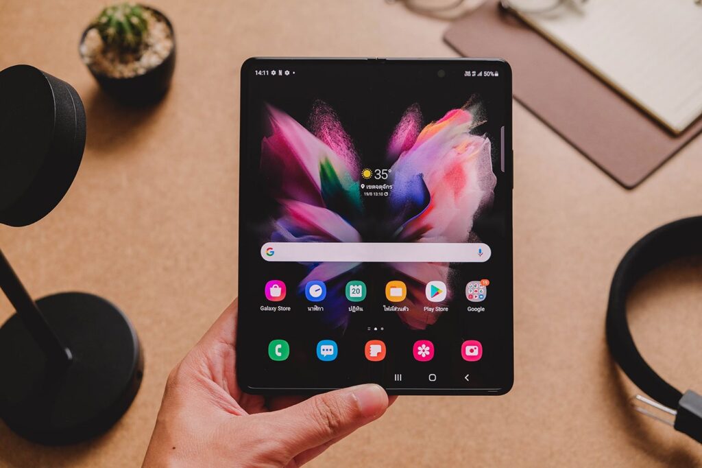 Samsung Galaxy Z Fold 3 Review: good enough table, awkward phone